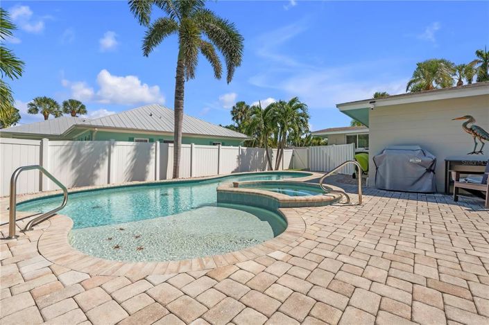 Image No.33-2 Bed Property for sale