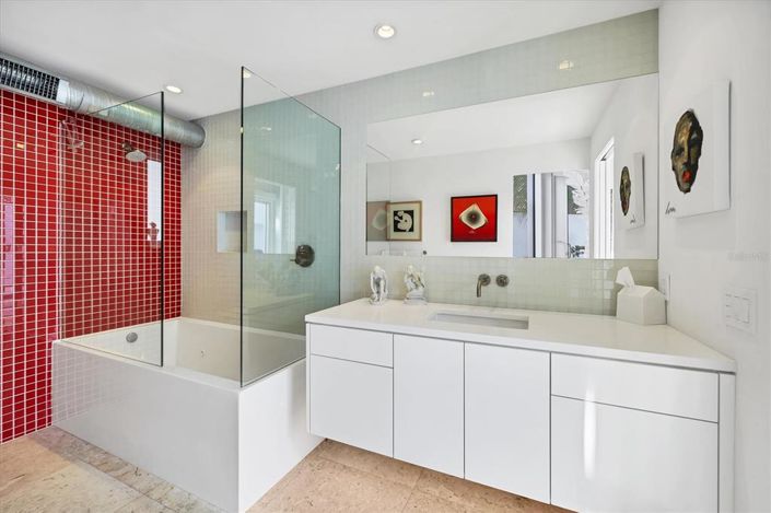 Image No.29-3 Bed Property for sale