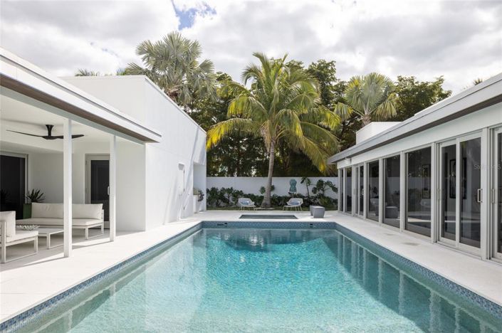 Image No.40-3 Bed Property for sale