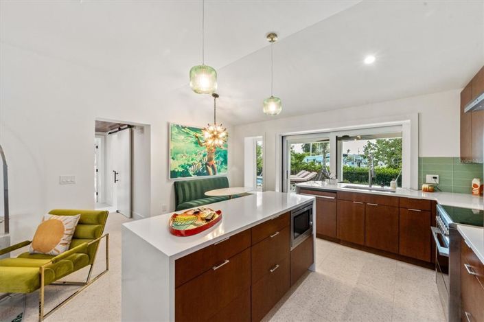 Image No.12-3 Bed Property for sale