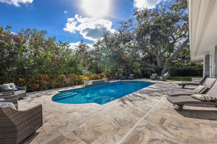 Image No.12-4 Bed Property for sale