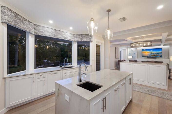 Image No.17-4 Bed Property for sale