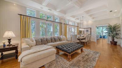 Image No.12-6 Bed Property for sale