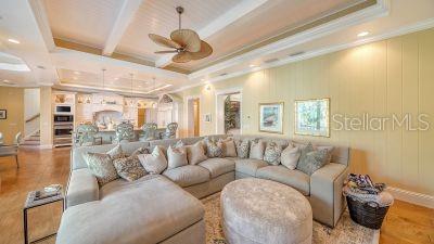 Image No.19-6 Bed Property for sale