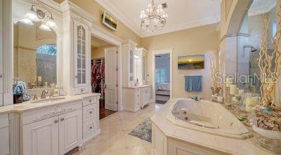 Image No.40-6 Bed Property for sale