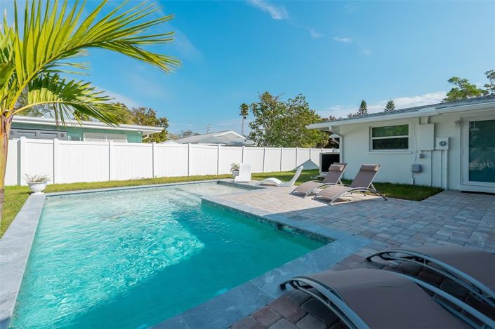 Image No.17-4 Bed Property for sale