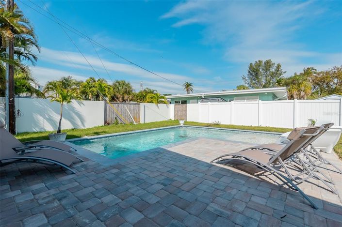 Image No.2-4 Bed Property for sale