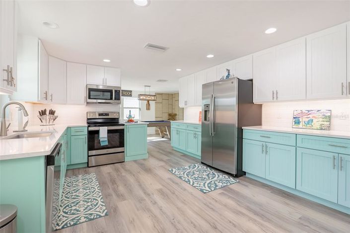 Image No.4-4 Bed Property for sale