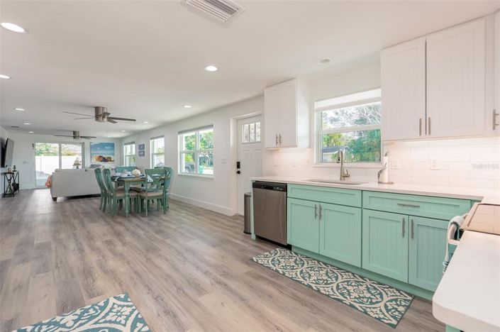 Image No.6-4 Bed Property for sale