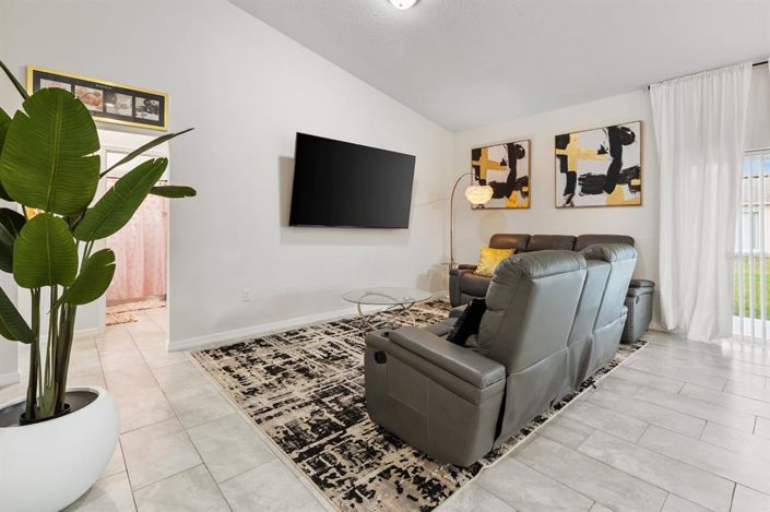 Image No.15-4 Bed Property for sale