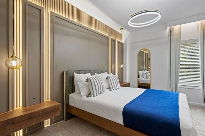 Image No.14-5 Bed Townhouse for sale