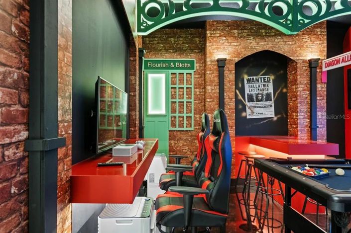 Image No.18-5 Bed Townhouse for sale