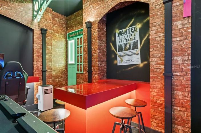 Image No.22-5 Bed Townhouse for sale