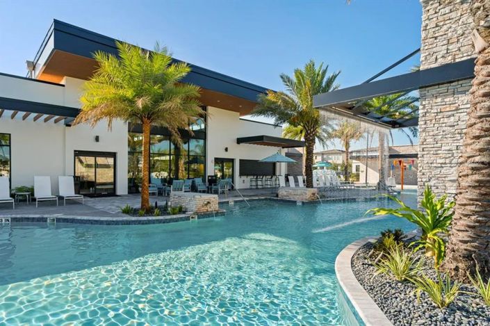 Image No.40-5 Bed Townhouse for sale