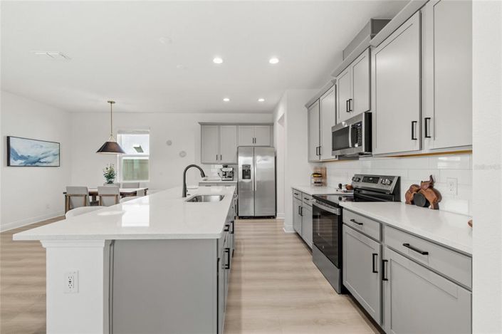 Image No.7-4 Bed Property for sale