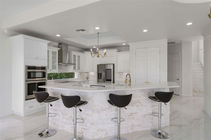 Image No.12-5 Bed Property for sale