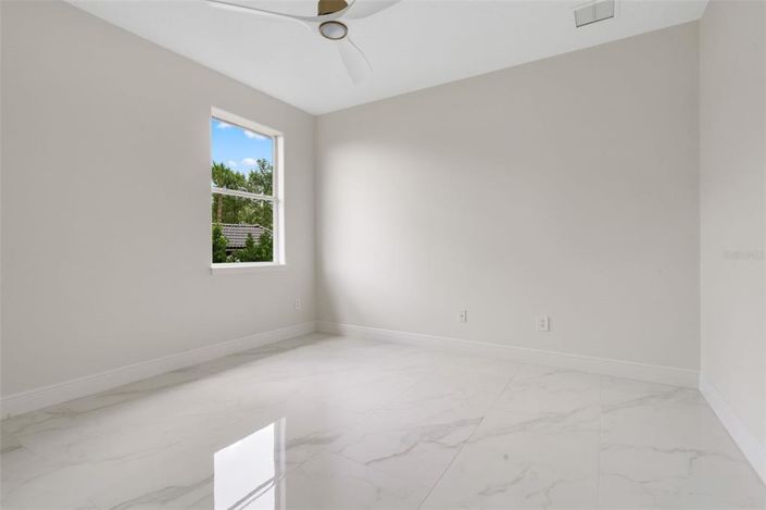 Image No.24-5 Bed Property for sale