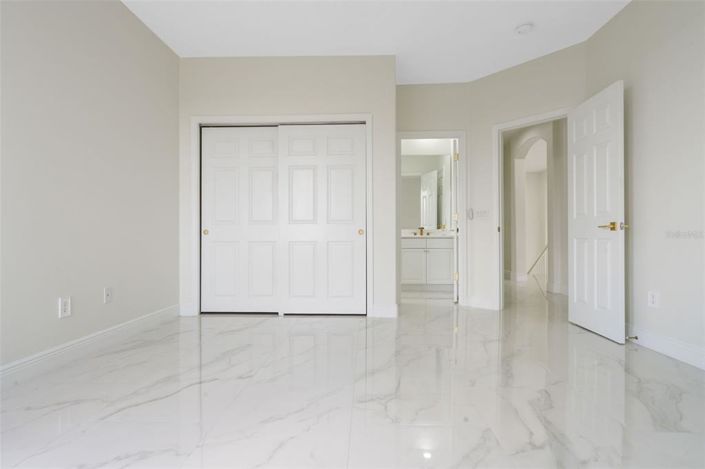 Image No.27-5 Bed Property for sale