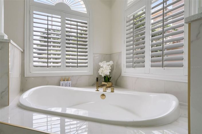 Image No.42-5 Bed Property for sale