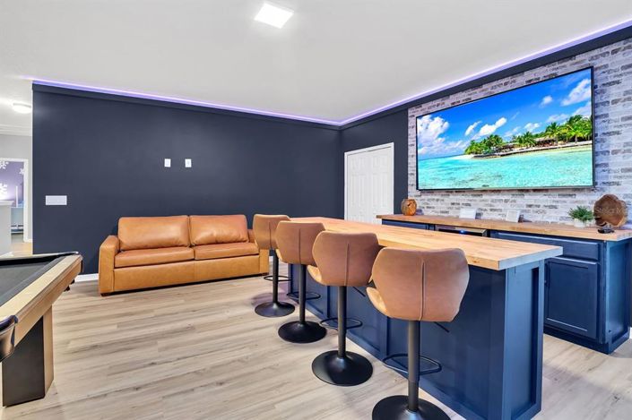 Image No.13-15 Bed Property for sale