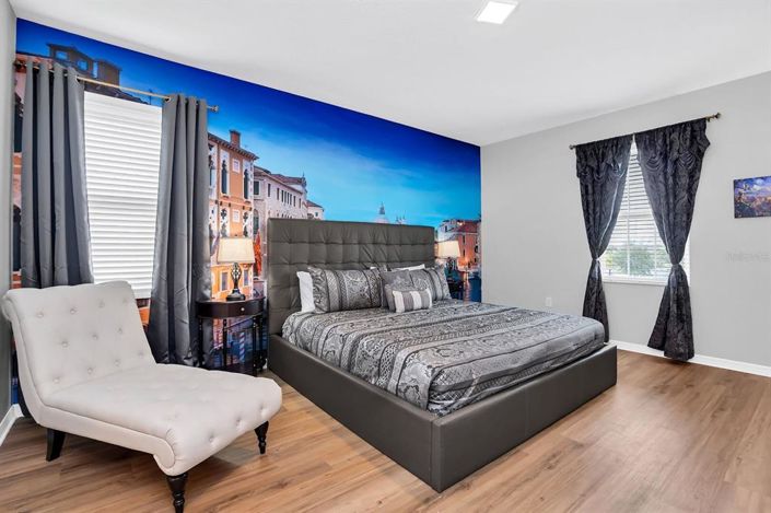 Image No.15-15 Bed Property for sale