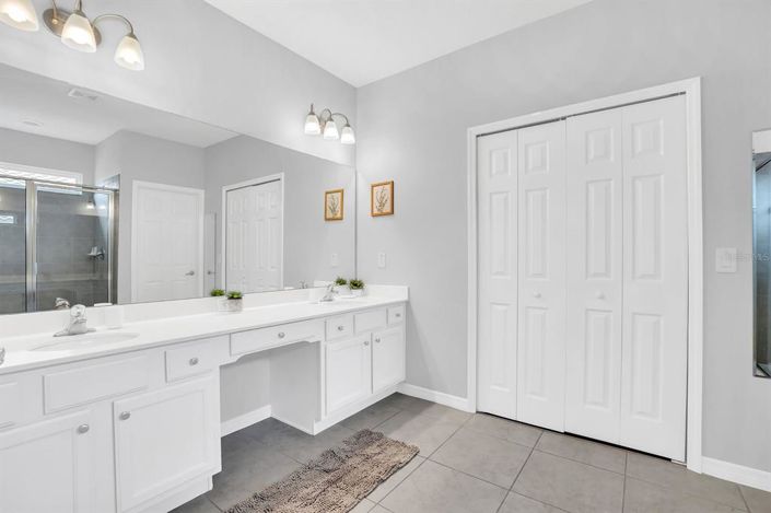 Image No.17-15 Bed Property for sale