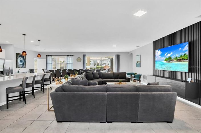 Image No.2-15 Bed Property for sale