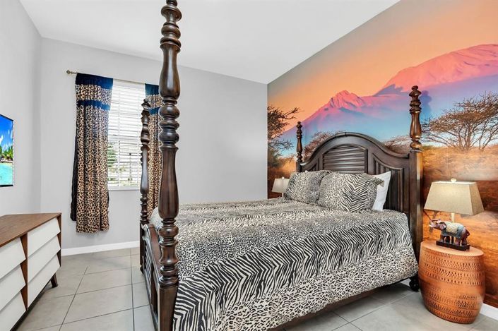 Image No.25-15 Bed Property for sale