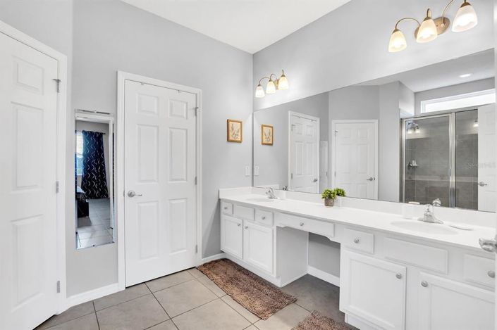 Image No.29-15 Bed Property for sale