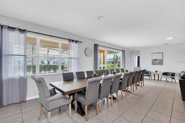 Image No.6-15 Bed Property for sale