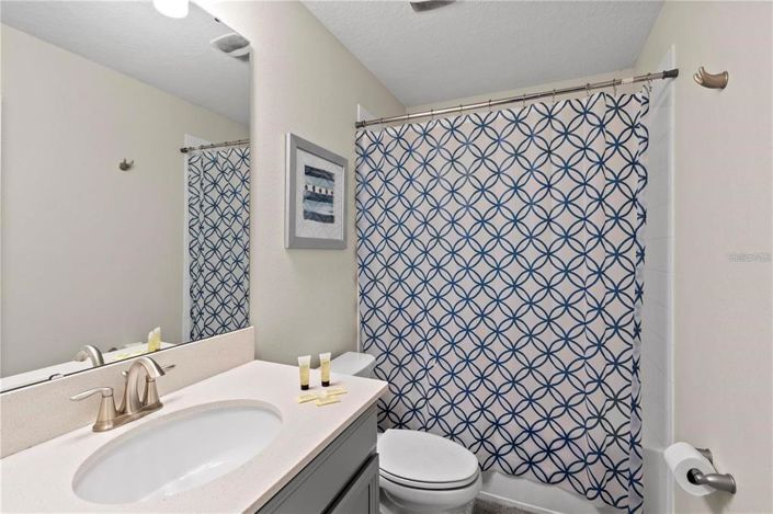 Image No.20-8 Bed Property for sale