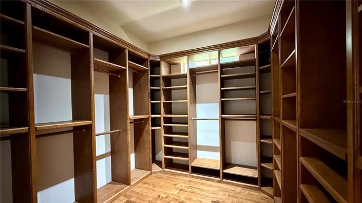 Image No.30-4 Bed Property for sale