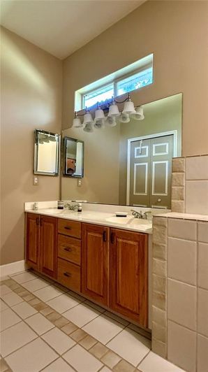 Image No.32-4 Bed Property for sale