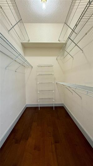 Image No.43-4 Bed Property for sale