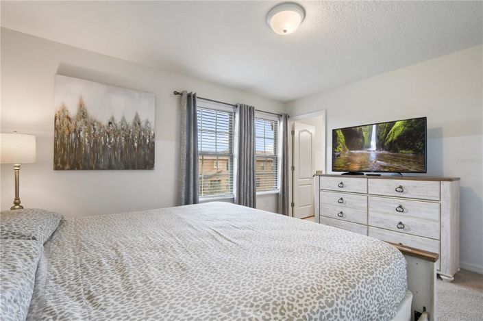 Image No.18-8 Bed Property for sale