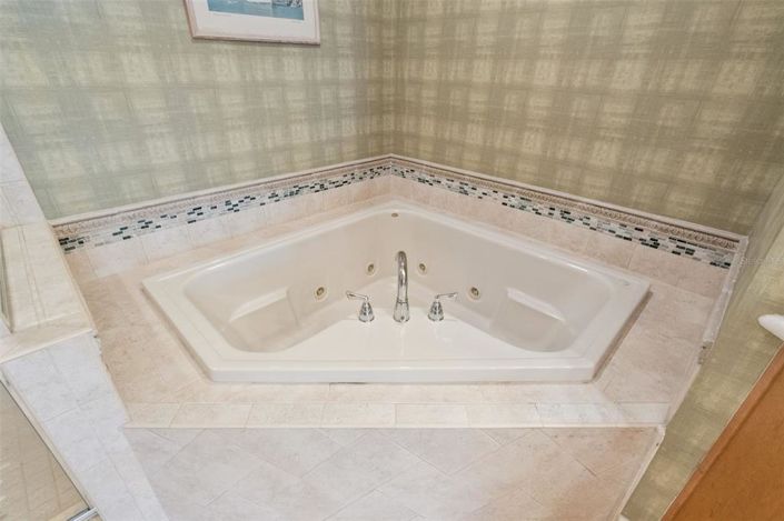 Image No.43-2 Bed Property for sale