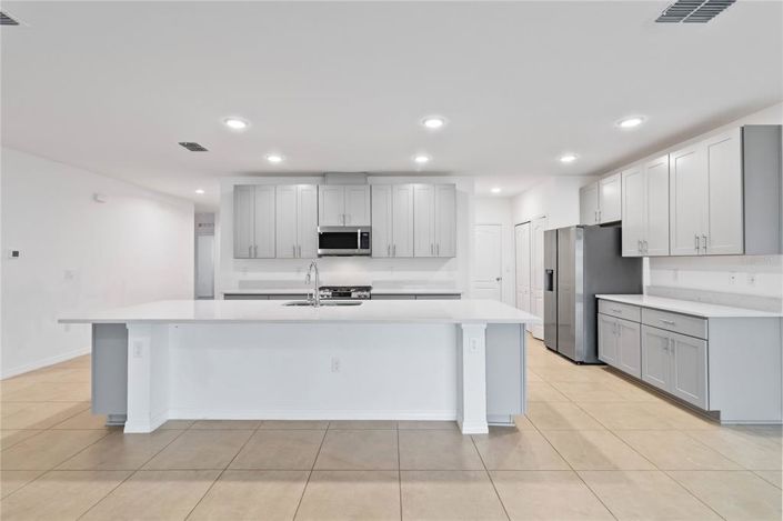 Image No.4-4 Bed Property for sale