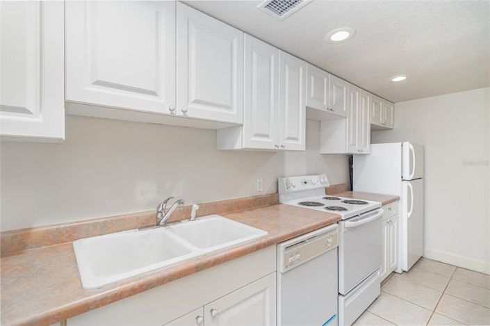 Image No.29-5 Bed Property for sale