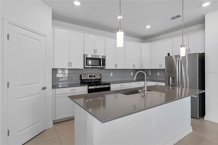 Image No.3-4 Bed Property for sale