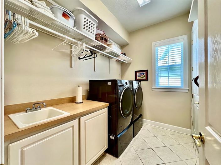 Image No.32-4 Bed Property for sale