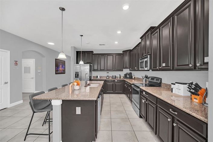 Image No.10-6 Bed Property for sale