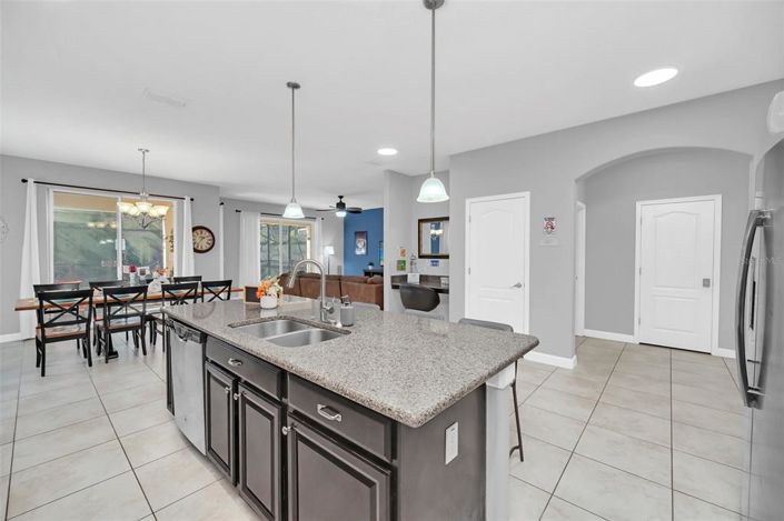 Image No.11-6 Bed Property for sale