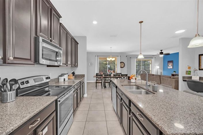 Image No.16-6 Bed Property for sale