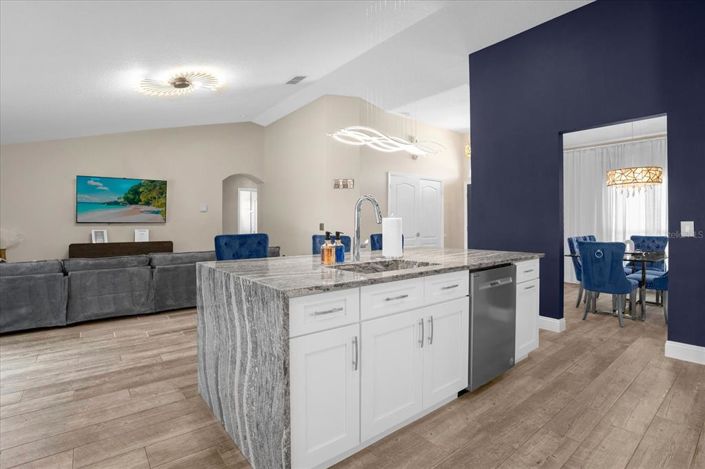 Image No.10-4 Bed Property for sale