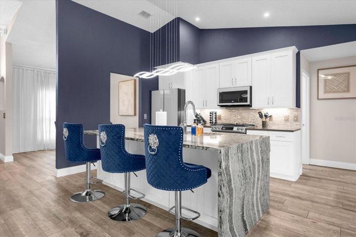 Image No.4-4 Bed Property for sale