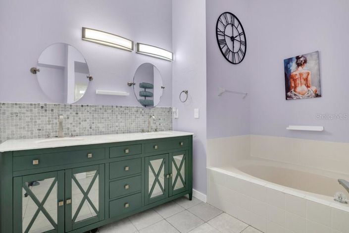 Image No.13-4 Bed Property for sale