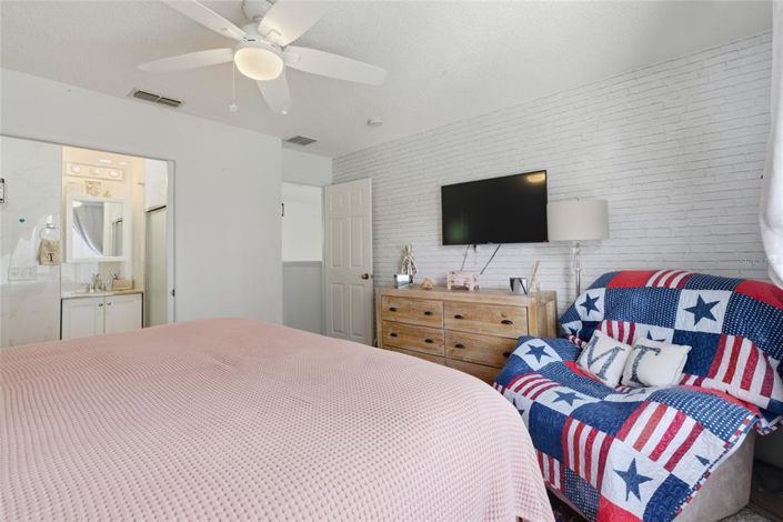 Image No.20-4 Bed Property for sale