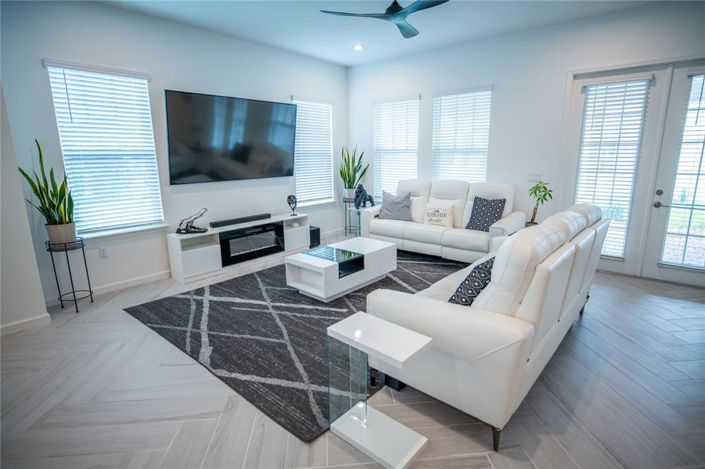 Image No.10-5 Bed Property for sale