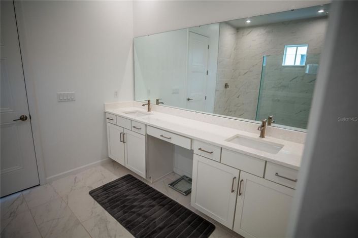 Image No.24-5 Bed Property for sale