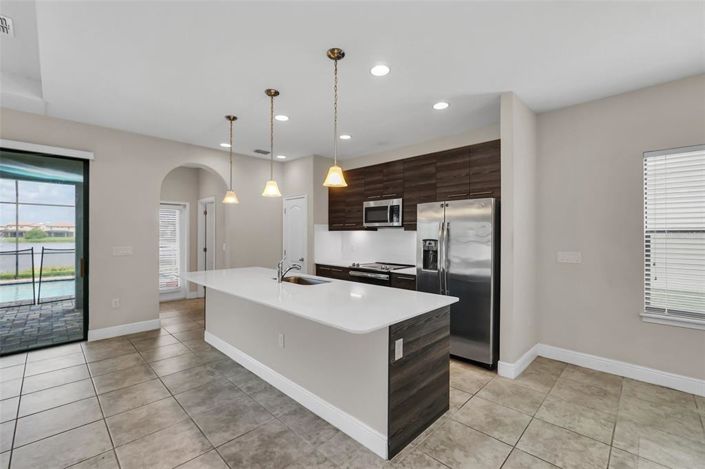 Image No.11-4 Bed Property for sale